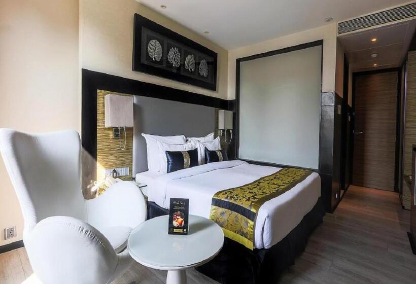 اتاق لوکس, The Empresa