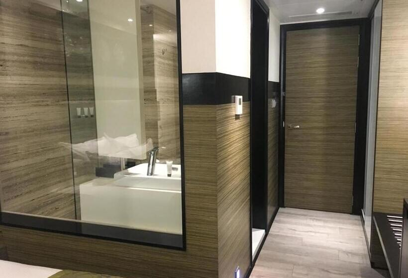 اتاق اجرایی, The Empresa