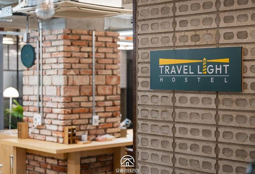 تختخواب در اتاق مشترک, Travel Light Hostel