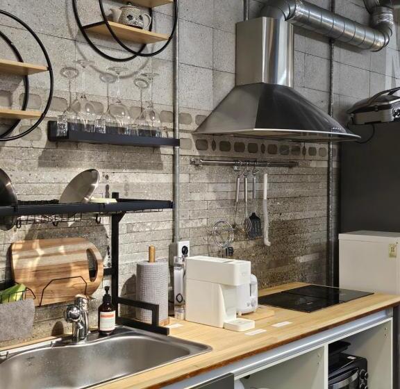 اتاق استاندارد, Travel Light Hostel