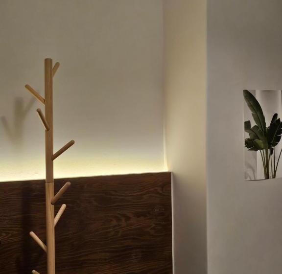 اتاق استاندارد, Travel Light Hostel