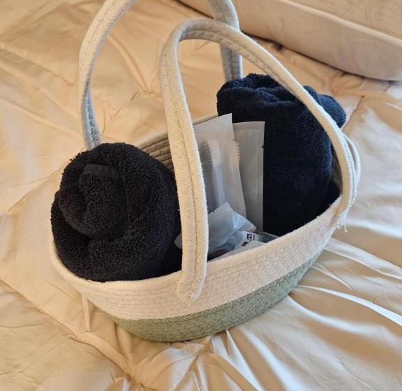 اتاق استاندارد, Travel Light Hostel