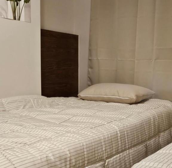 اتاق استاندارد, Travel Light Hostel