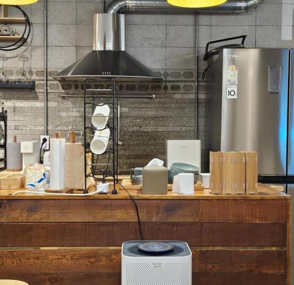 اتاق استاندارد, Travel Light Hostel