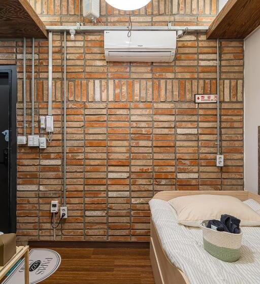 اتاق عادی, Travel Light Hostel