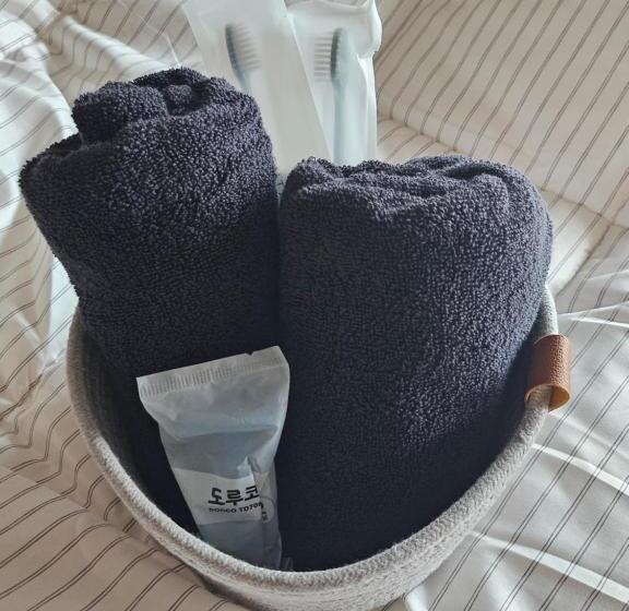 اتاق عادی, Travel Light Hostel