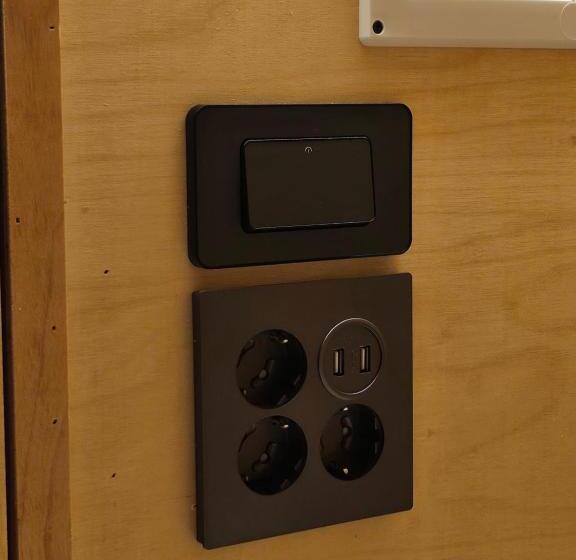 تختخواب در اتاق مشترک, Travel Light Hostel