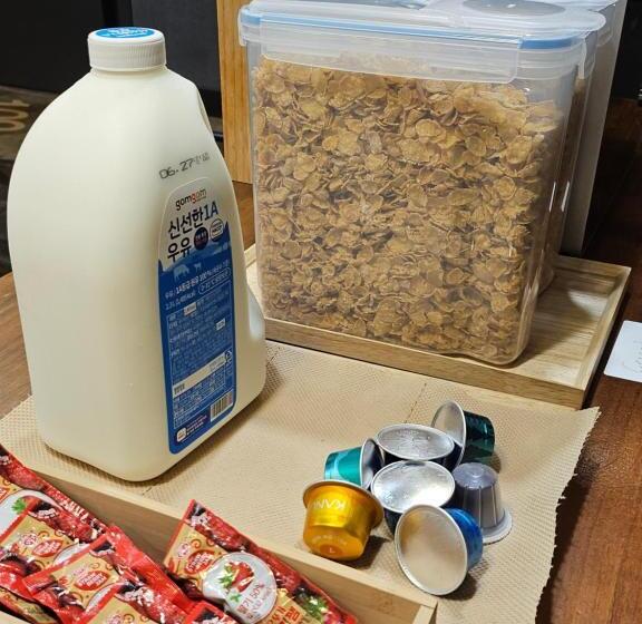 تختخواب در اتاق مشترک, Travel Light Hostel