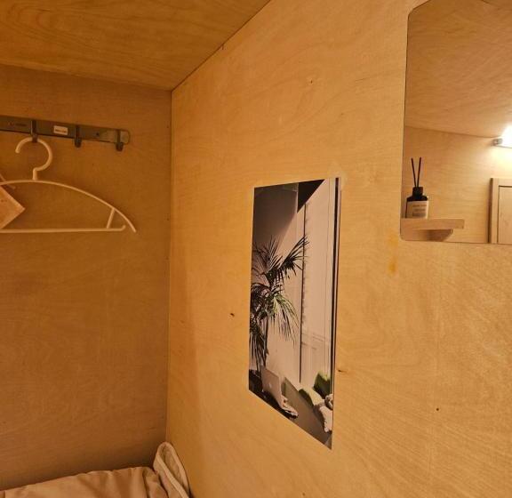 تختخواب در اتاق مشترک, Travel Light Hostel