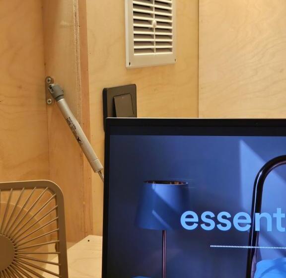 تختخواب در اتاق مشترک, Travel Light Hostel