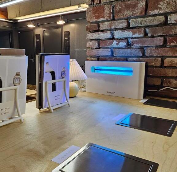 Bed in Shared Room with Shared Bathroom, Travel Light Hostel