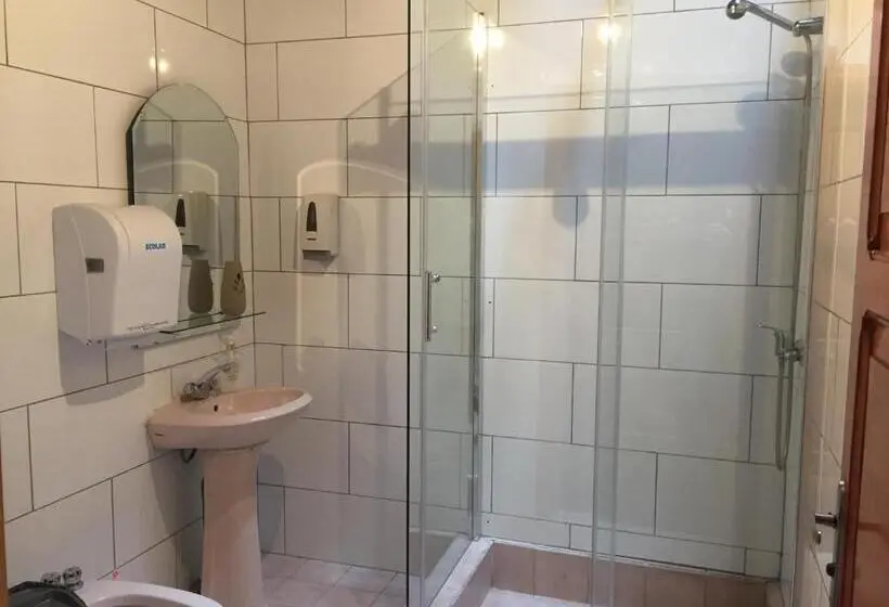 バス共有のスタンダードルーム, Hostal Balmaceda
