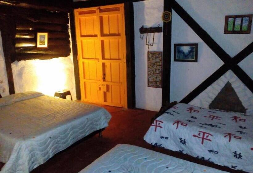 家庭间, Tarragona Hostal