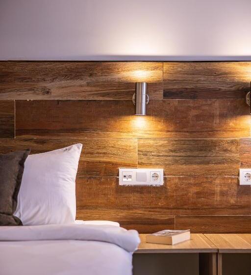 带阳台的三人标准间, Palmada