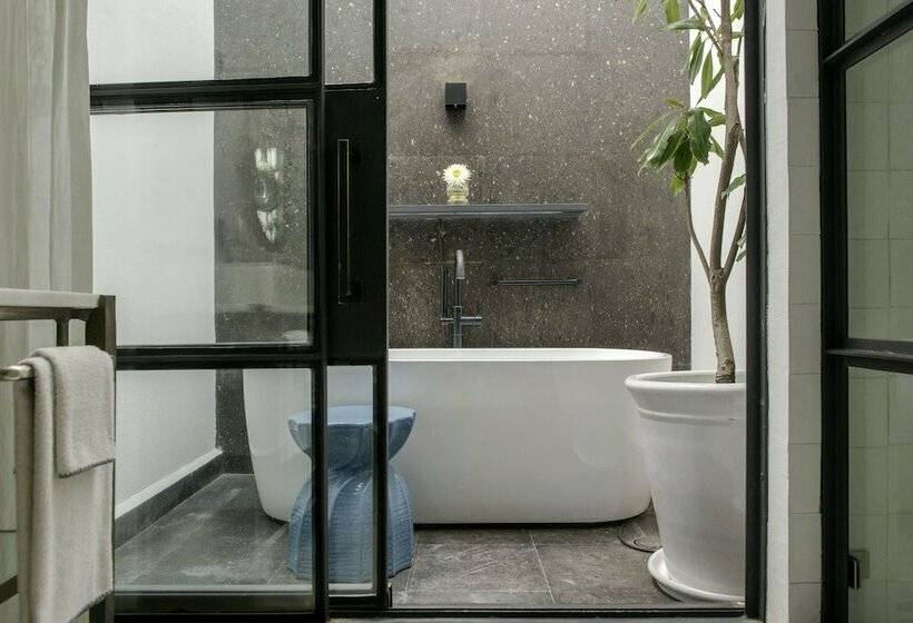 سوئیت پریمیوم, Lotelcasa Arca