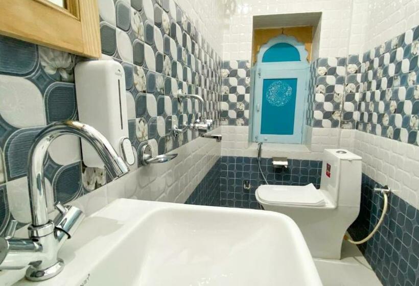 اتاق لوکس, Jaisalmer Hostel Crowd