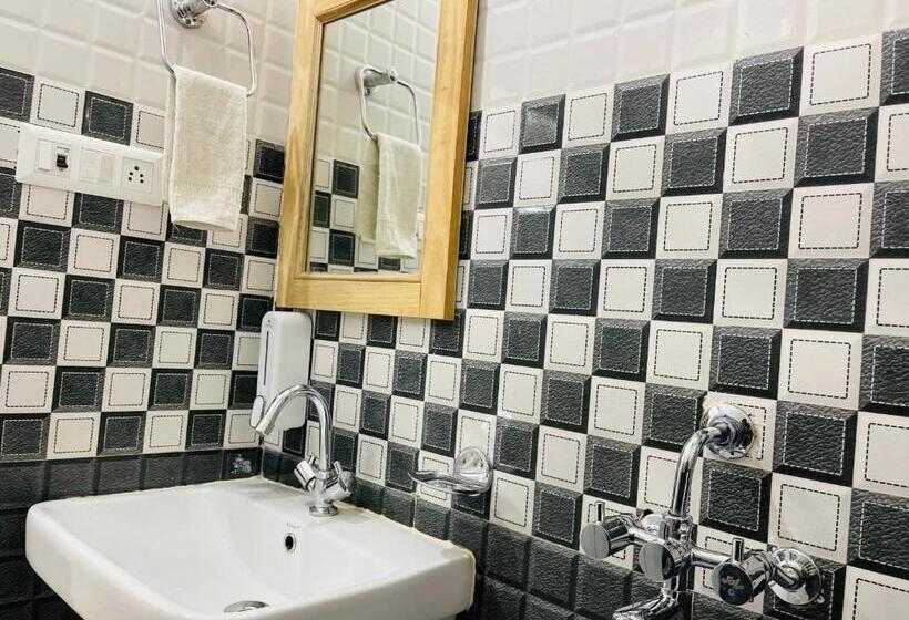 اتاق لوکس, Jaisalmer Hostel Crowd