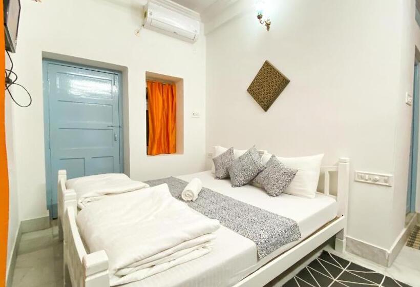 اتاق لوکس, Jaisalmer Hostel Crowd