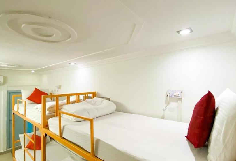 تختخواب در اتاق مشترک, Jaisalmer Hostel Crowd