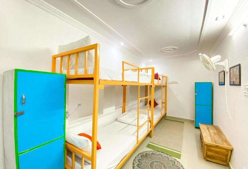 تختخواب در اتاق مشترک, Jaisalmer Hostel Crowd