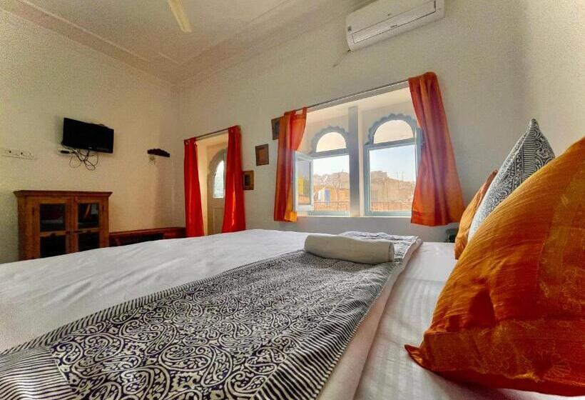 اتاق لوکس با چشمانداز, Jaisalmer Hostel Crowd