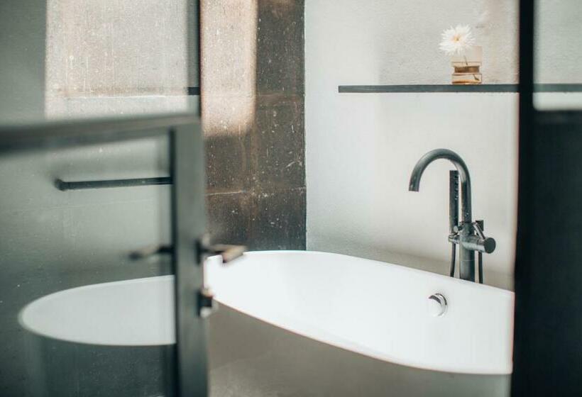 سوئیت پریمیوم, Lotelcasa Arca