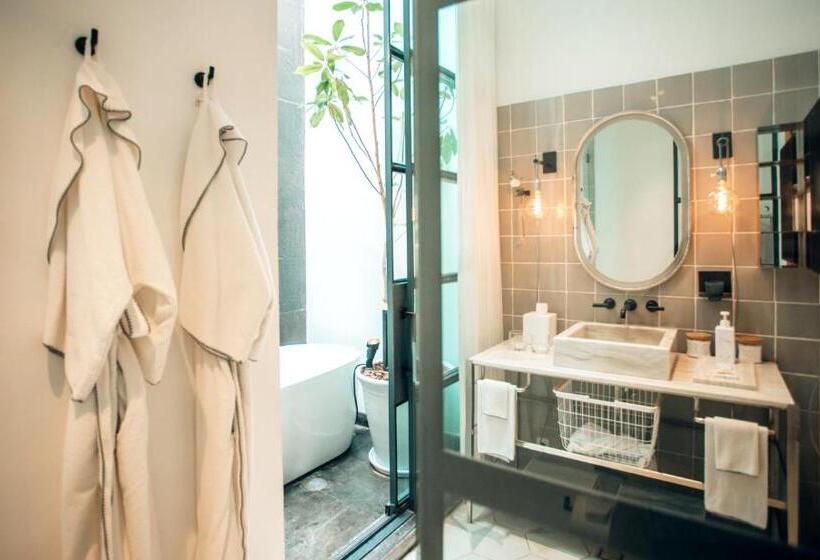 سوئیت با تخت بزرگ, Lotelcasa Arca