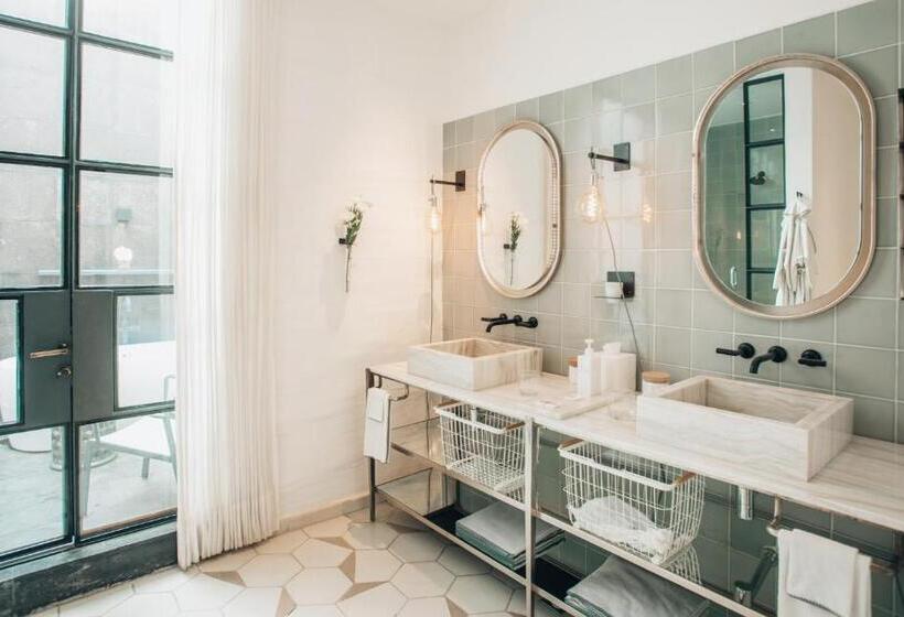 سوئیت با تخت بزرگ, Lotelcasa Arca