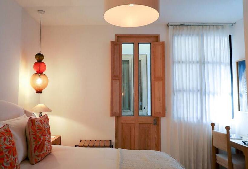 스위트 킹사이즈 침대, Lotelcasa Arca