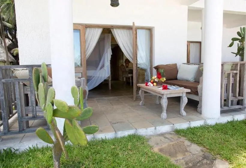 اتاق لوکس با چشم‌انداز باغ, Blue Bay Village