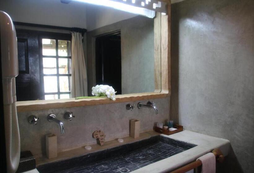 デラックストリプルルーム, Blue Bay Village