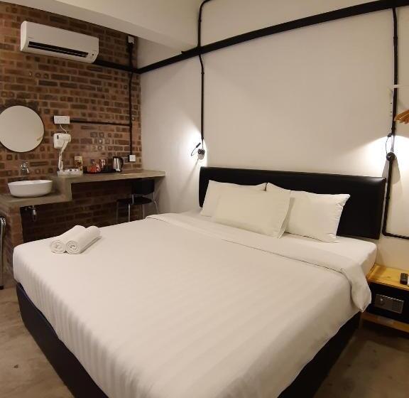 اتاق لوکس با تخت بزرگ, Suite 18 Boutique Hotel   Hostel