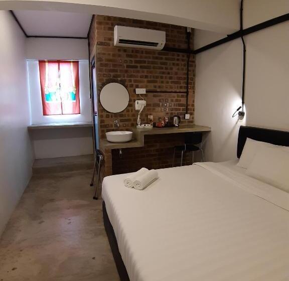 اتاق لوکس با تخت بزرگ, Suite 18 Boutique Hotel   Hostel
