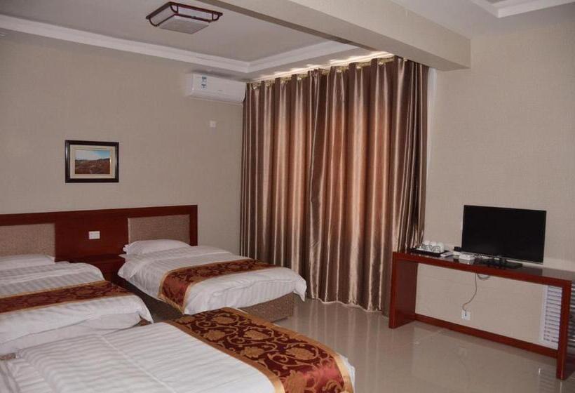 اتاق استاندارد سه نفره, The Silk Road Travelers Hostel