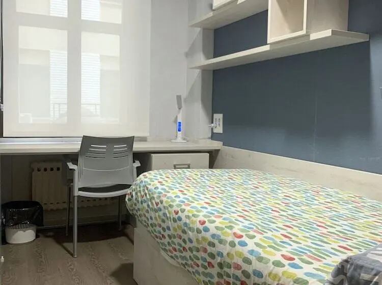 Standard Yhden Hengen Huone, Albergue Residencia Larraona