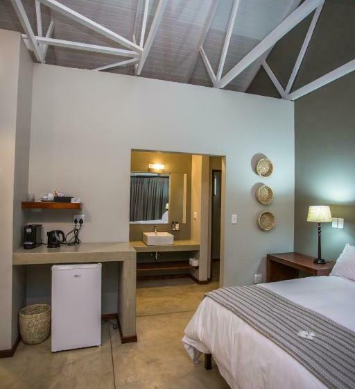 Номер Deluxe Вид на Бассейн, Hamiltons Lodge & Restaurant