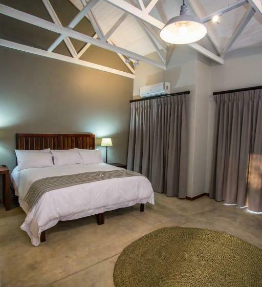 Номер Deluxe Вид на Бассейн, Hamiltons Lodge & Restaurant