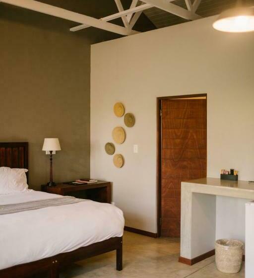 Номер Deluxe Вид на Бассейн, Hamiltons Lodge & Restaurant