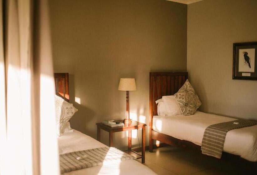 Номер Deluxe Вид на Бассейн, Hamiltons Lodge & Restaurant