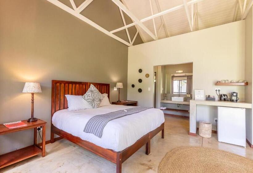 Номер Deluxe Вид на Бассейн, Hamiltons Lodge & Restaurant