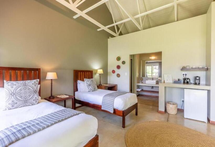 Номер Deluxe Вид на Бассейн, Hamiltons Lodge & Restaurant