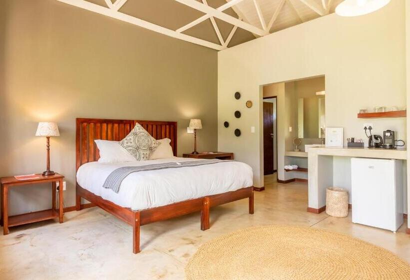 Номер Deluxe Вид на Бассейн, Hamiltons Lodge & Restaurant