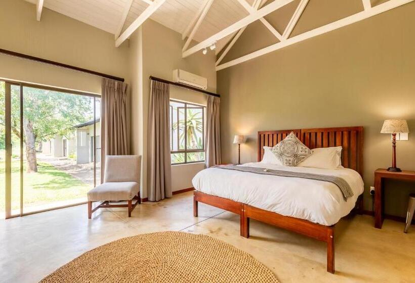 Номер Deluxe Вид на Бассейн, Hamiltons Lodge & Restaurant