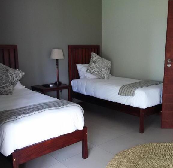 Семейный Номер Совместный Санузел, Hamiltons Lodge & Restaurant