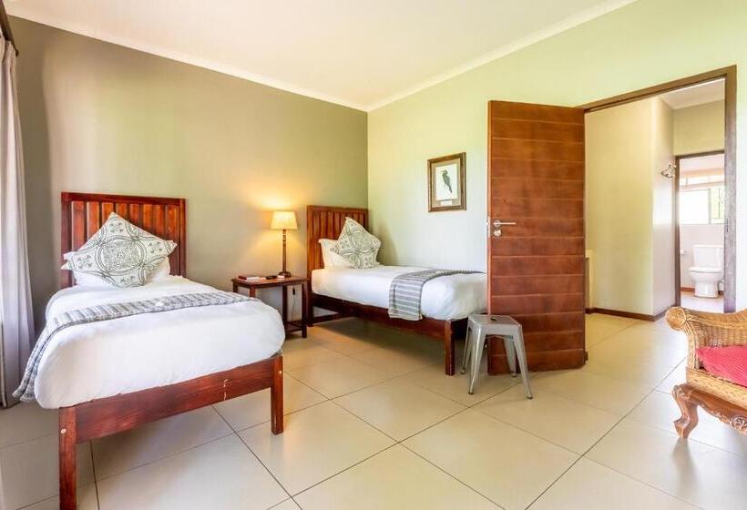 Семейный Номер Совместный Санузел, Hamiltons Lodge & Restaurant