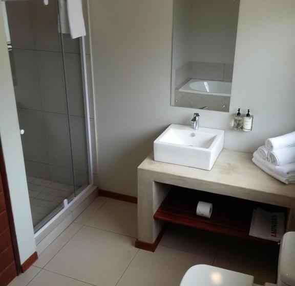 Семейный Номер Совместный Санузел, Hamiltons Lodge & Restaurant