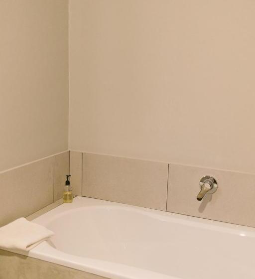 Семейный Номер Совместный Санузел, Hamiltons Lodge & Restaurant