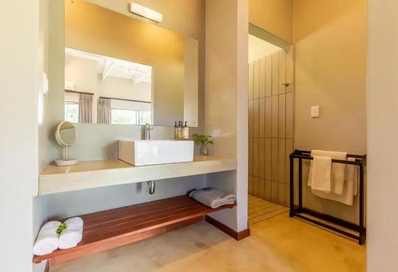 Deluxe-huone Queen-vuode, Hamiltons Lodge & Restaurant