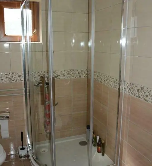 اتاق خانوادگی, Peraj Guesthouse