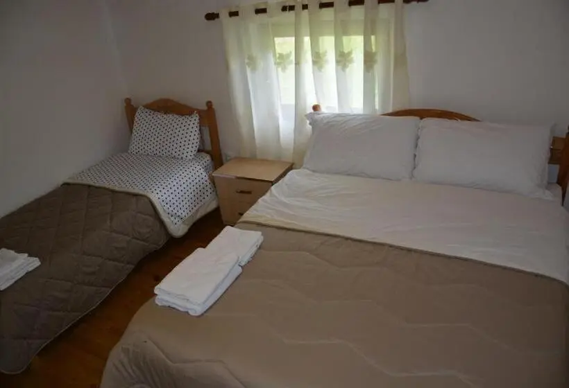 Deluxe Room Mountain View, Peraj Guesthouse